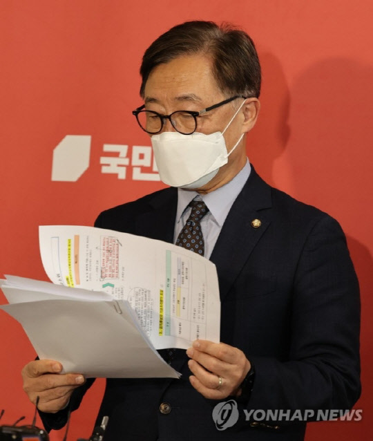 與, 의원 정기평가제 도입… 최재형 "공천 가산점 부여"